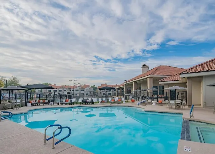 Stylish Getaway | Pool, Spa & Relaxing Balcony Apartment Scottsdale